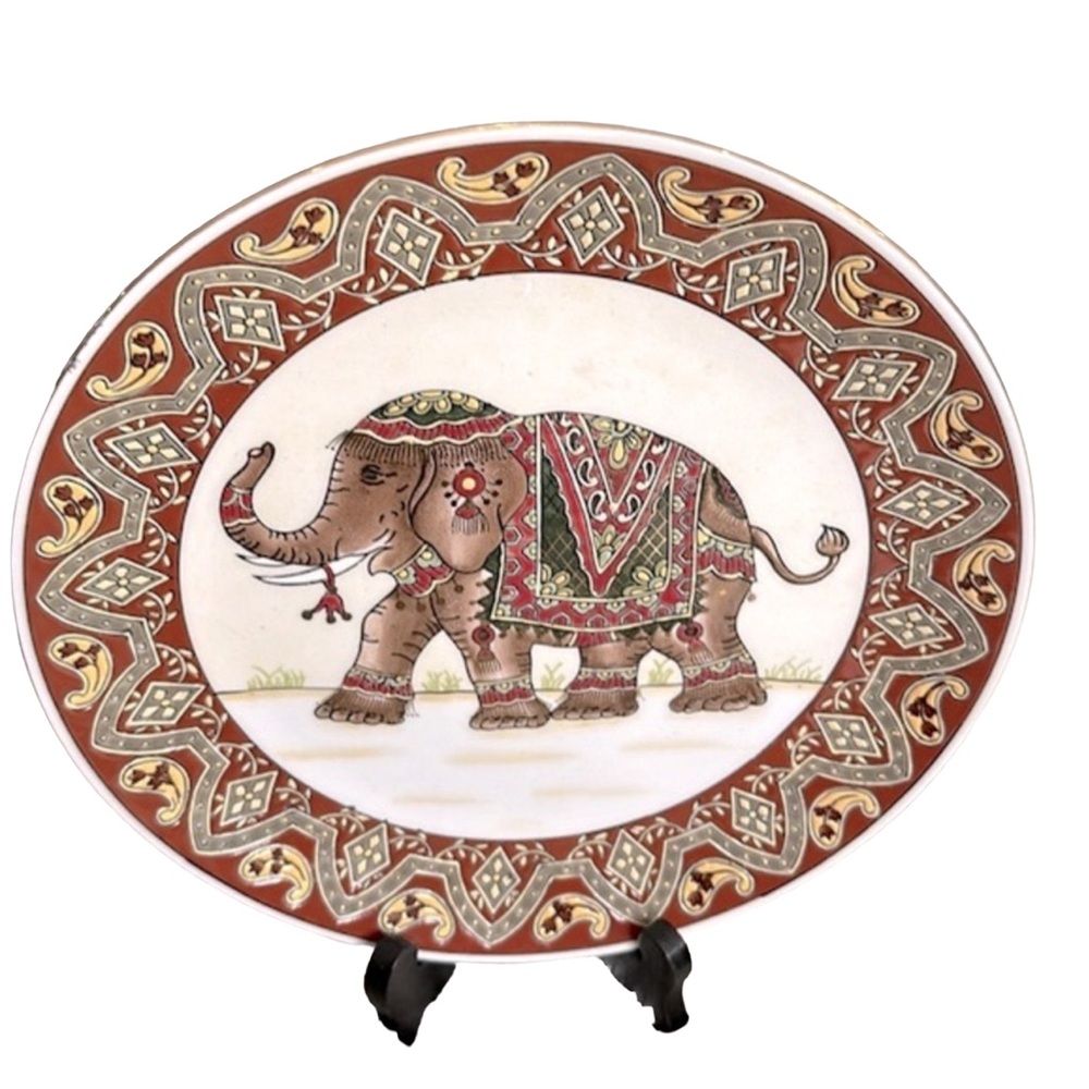 Decorative Elephant Plate 10” Signature Home Collection w Stand